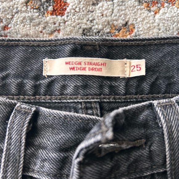 Levi’s wedgie straight jeans in black - Picture 2 of 2